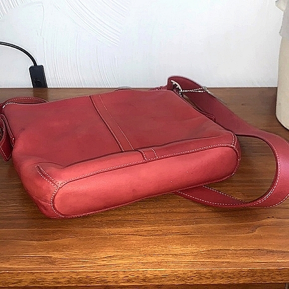 VTG COACH Red Legacy slim line bucket bag 9326 - Picture 6 of 8